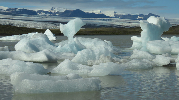 Fjallsarlon glacier lagoon icebergs